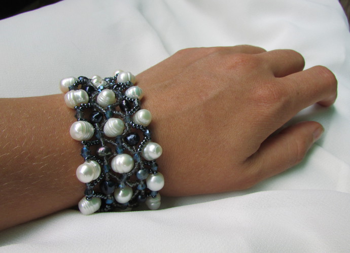 Black And White Pearl Bracelet