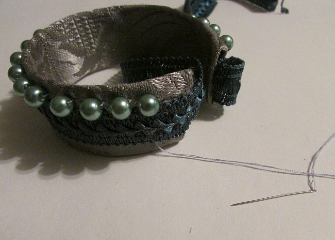 Lace Cuff Bracelet Tutorial