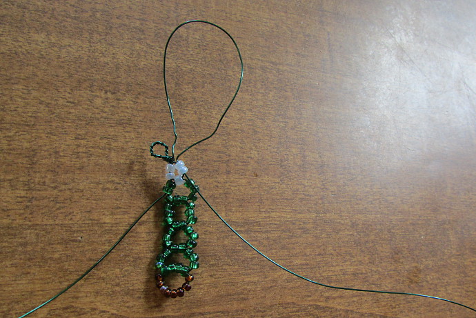Easy Beaded Christmas Tree Earrings