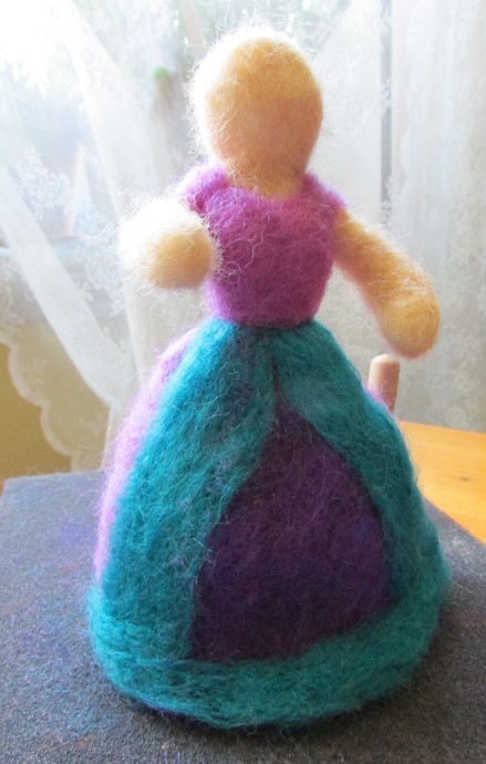 Introduction to felting: how to make a felted doll