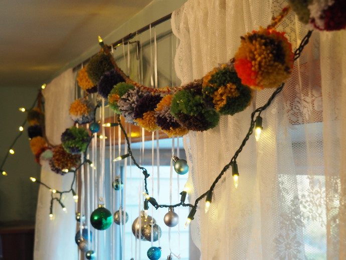 How To Make a Pompom Garland How to make a pompom