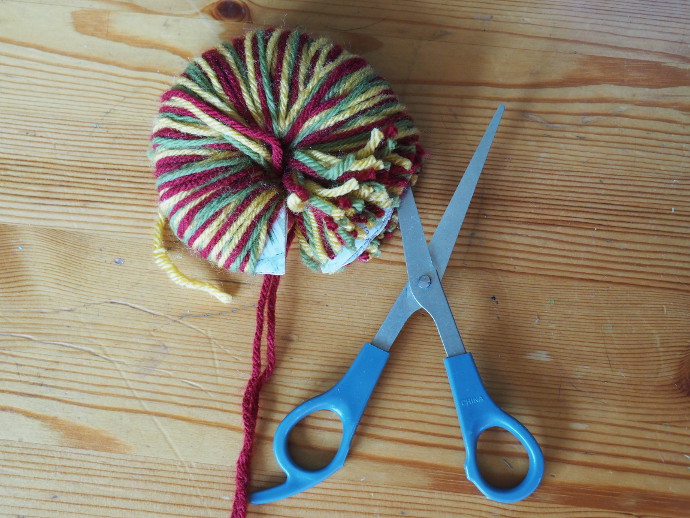 How To Make a Pompom Garland How to make a pompom