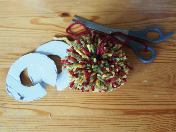 How To Make a Pompom Garland How to make a pompom