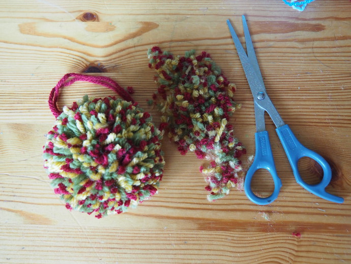 How To Make a Pompom Garland How to make a pompom