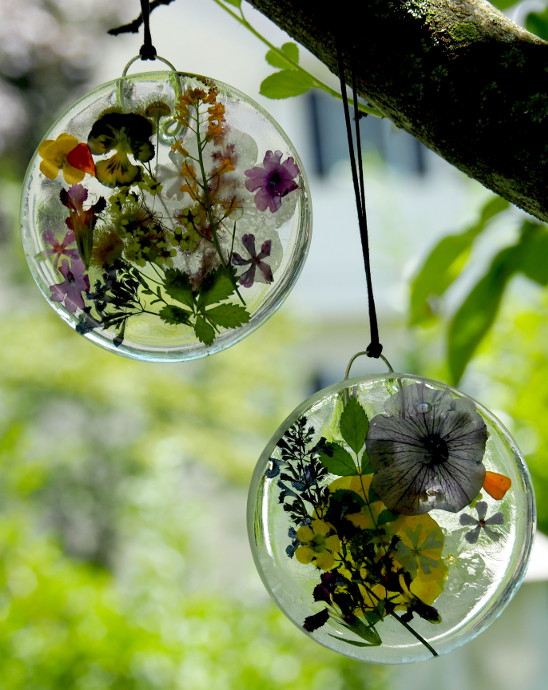 Preserving Flowers In Resin - Happy Family Art