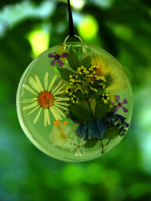 Preserving Flowers In Resin