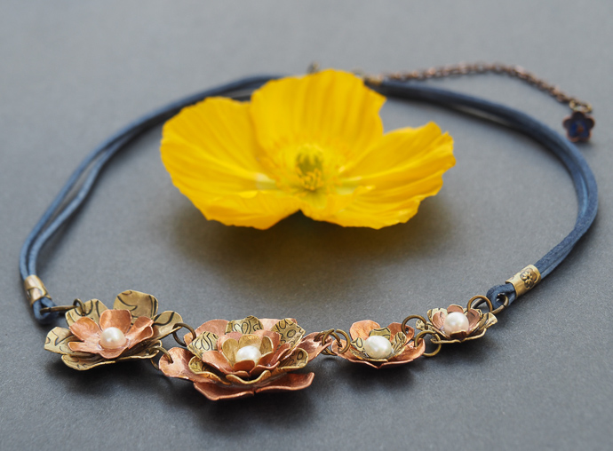 Metal Flower Necklace